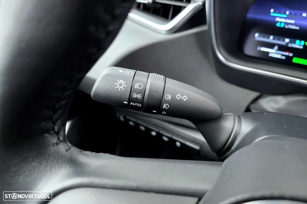 Toyota Corolla 1.8 Hybrid Comfort Plus - 18