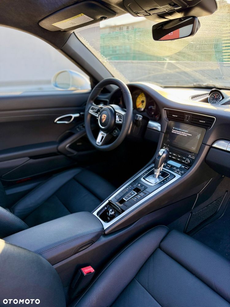 Porsche 911 Carrera 4S - 12