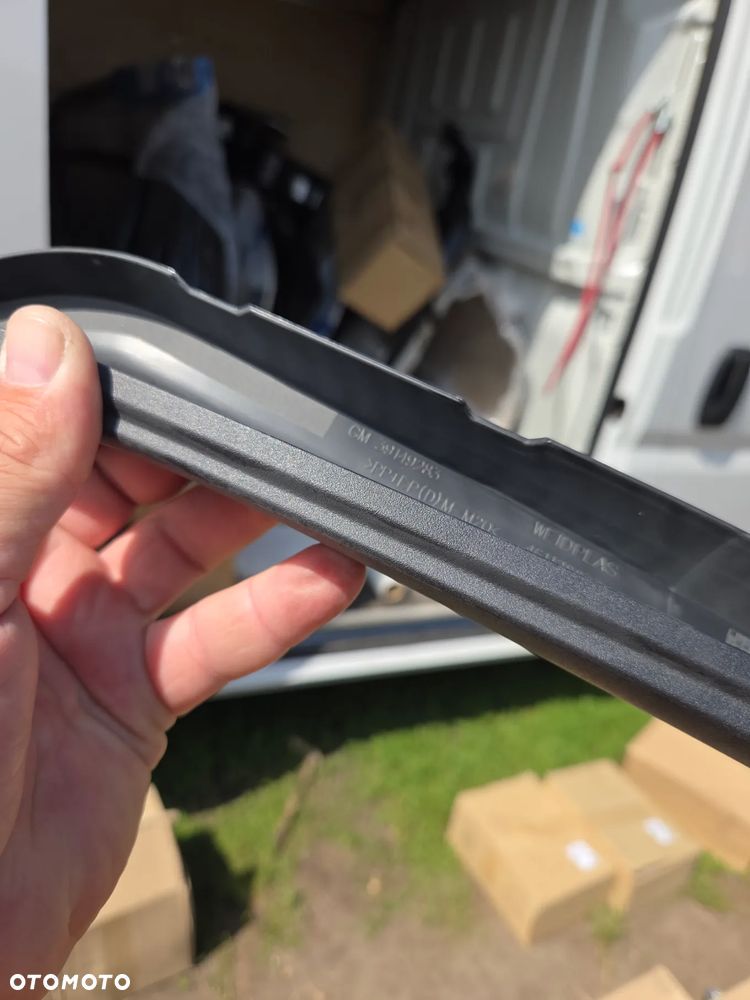 Uszczelka ramka Szyby Drzwi Lewa Przód przednia Citroen C3 Aircross YQ00069680 39149283 - 4