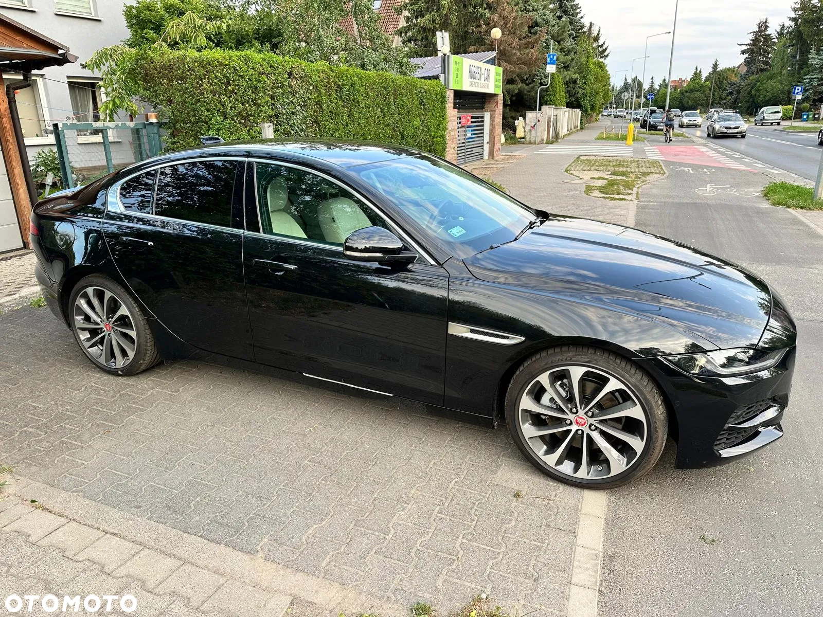 Jaguar XE 2.0 P250 R-Dynamic HSE - 4
