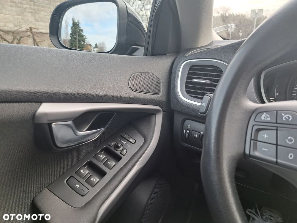 Volvo V40 D2 Momentum - 17
