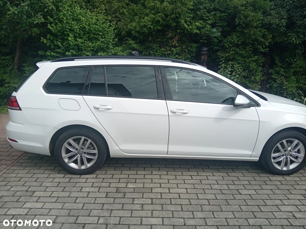 Volkswagen Golf - 1