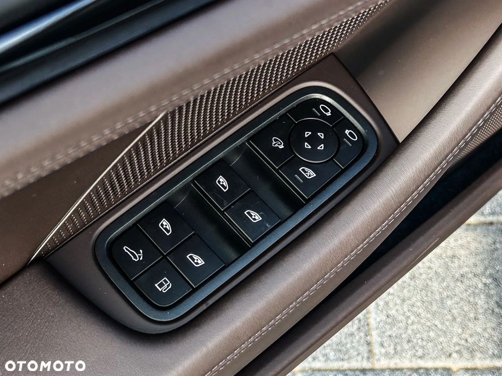 Porsche Panamera 4 E-Hybrid PHEV - 24