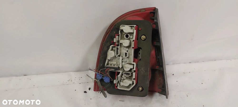 .  TYL TYLNA LAMPA PRAWA VOLKSWAGEN PASSAT B5 LIFT SEDAN - 3