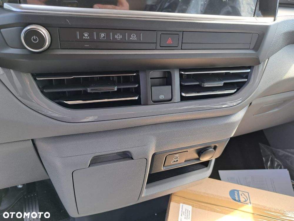 Volkswagen Caravelle - 10