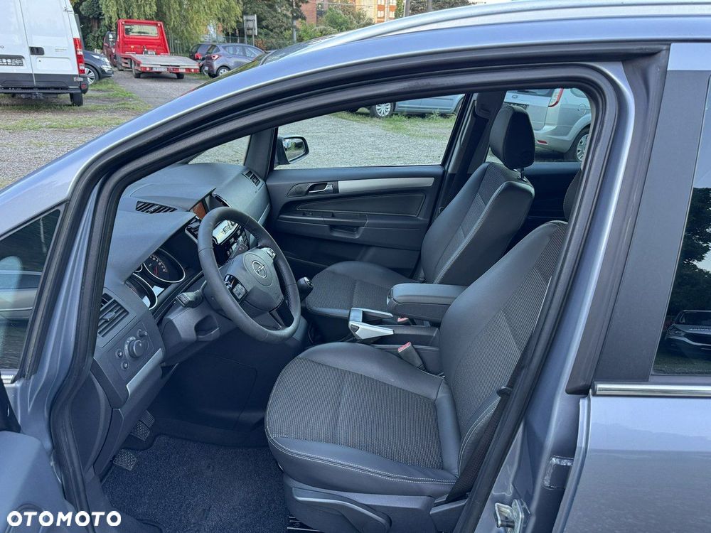 Opel Zafira - 24