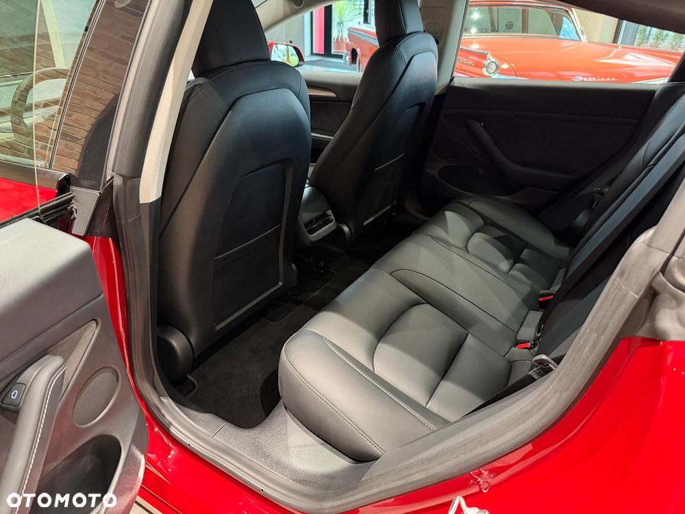 Tesla Model 3 - 24