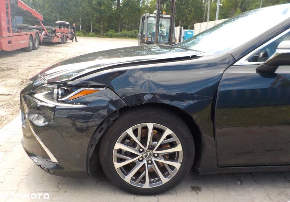 Lexus ES - 6