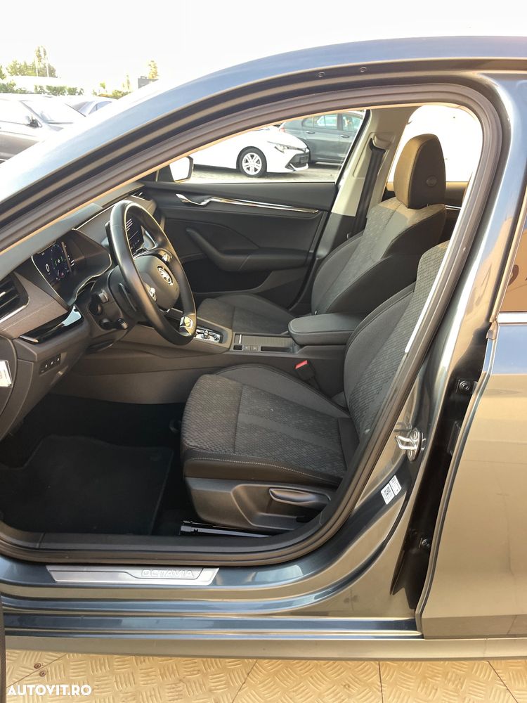 Skoda Octavia 2.0 TDI DSG Style - 28