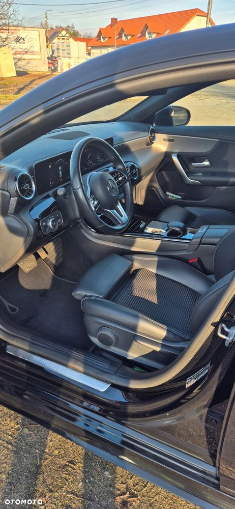 Mercedes-Benz CLA 200 7G-DCT AMG Line - 23