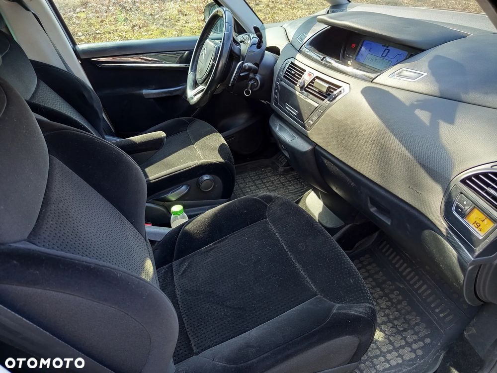 Citroën C4 2.0 HDi FAP Exclusive - 5