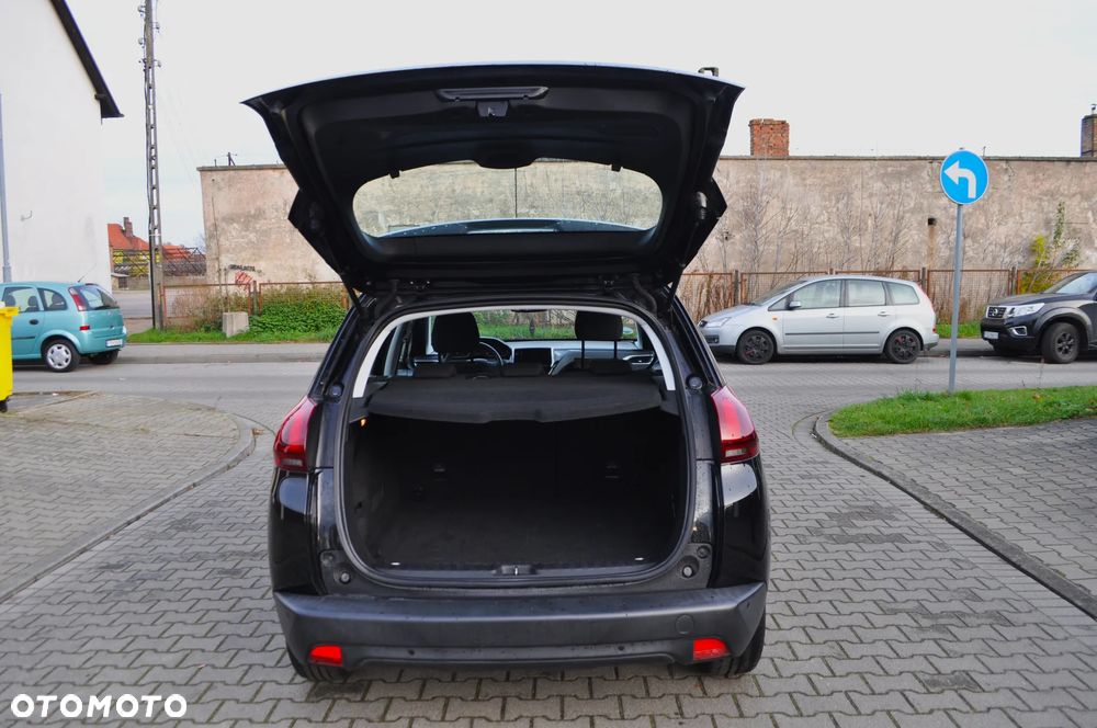 Peugeot 2008 1.2 Pure Tech Style S&S - 9