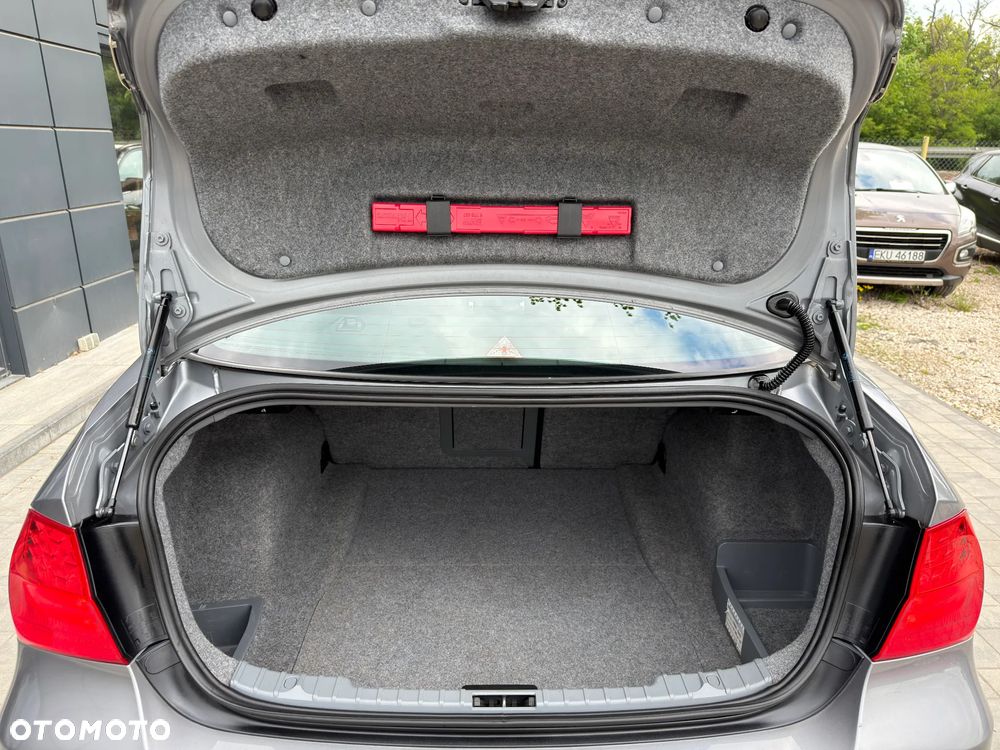 BMW Seria 3 325i Edition Exclusive - 25