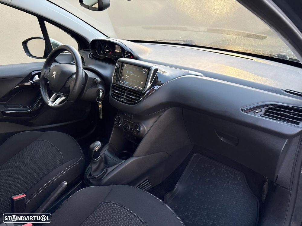 Peugeot 208 1.2 PureTech Style - 24