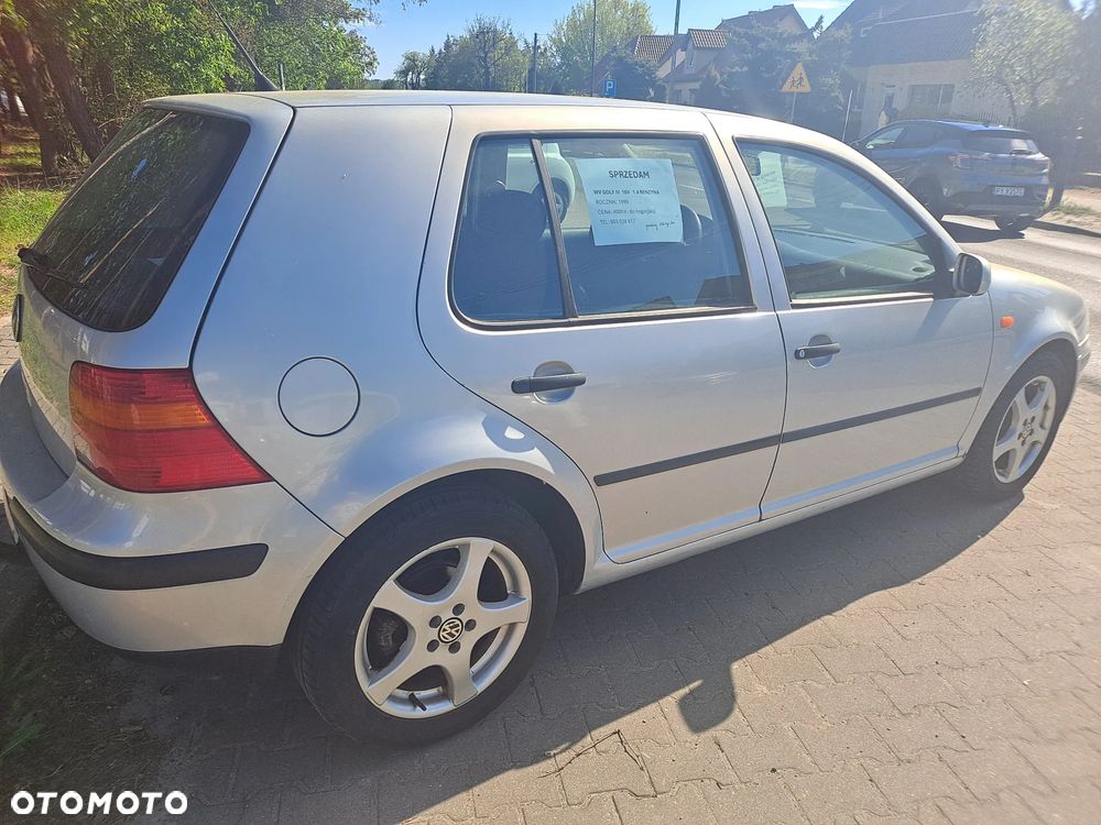Volkswagen Golf - 1