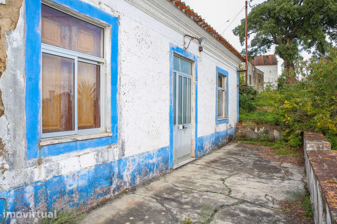 Oportunidade Única: Moradia Centenária inserida em lote 2560m2 - Grande imagem: 2/31
