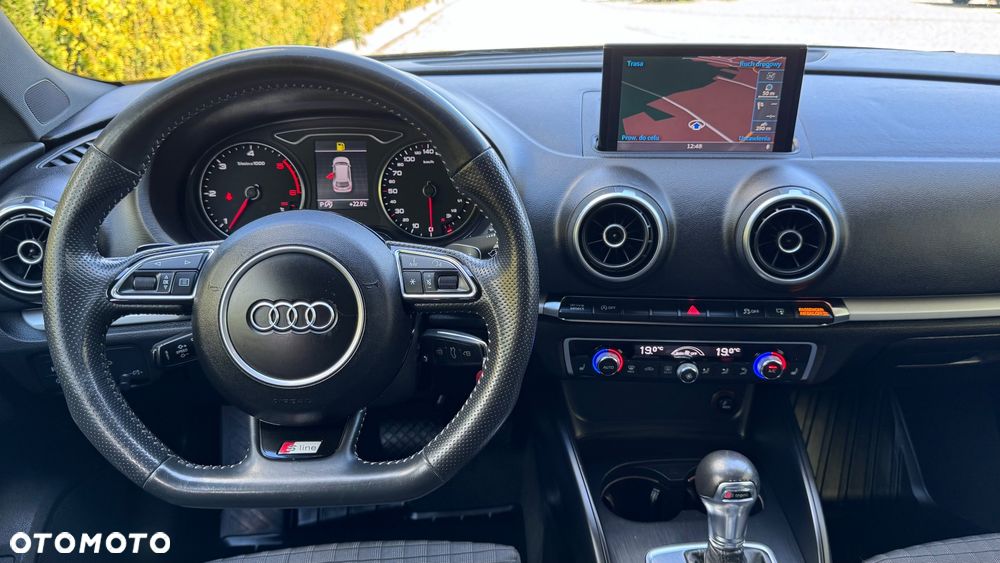 Audi A3 Sportback 1.6 TDI DPF S tronic S line Sportpaket - 32