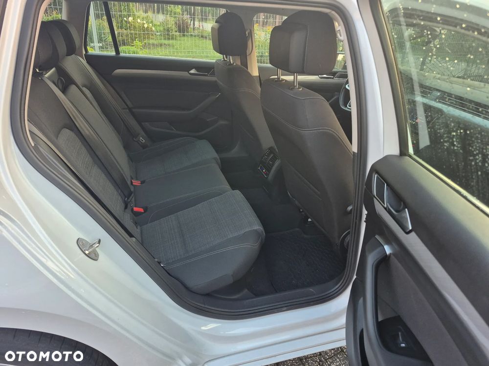 Volkswagen Passat 2.0 TDI SCR Comfortline DSG - 12