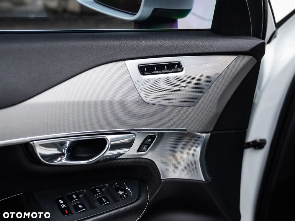 Volvo XC 90 T6 AWD Geartronic RDesign - 32