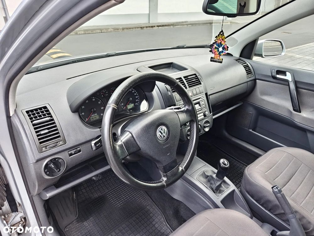 Volkswagen Polo 1.4 16V Trendline - 9