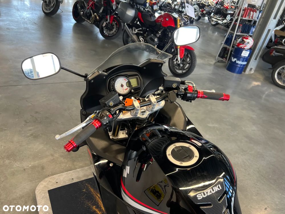 Suzuki GSX - 23