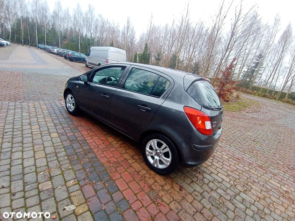 Opel Corsa 1.2 16V Cosmo - 9