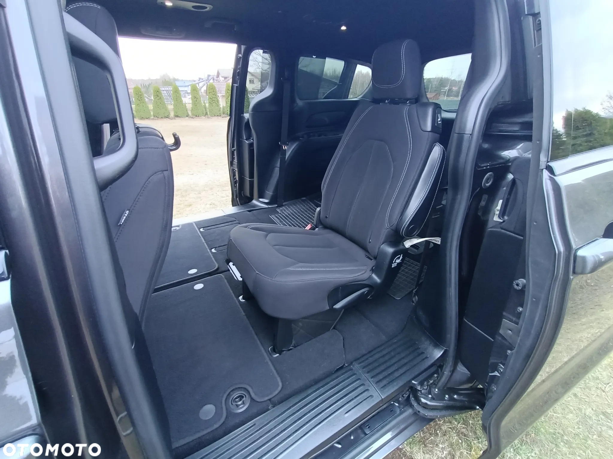 Chrysler Pacifica - 26