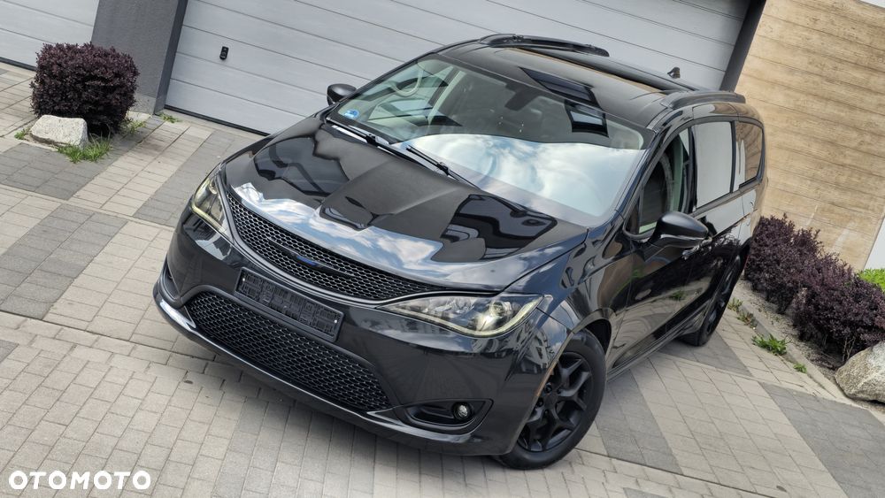 Chrysler Pacifica - 1