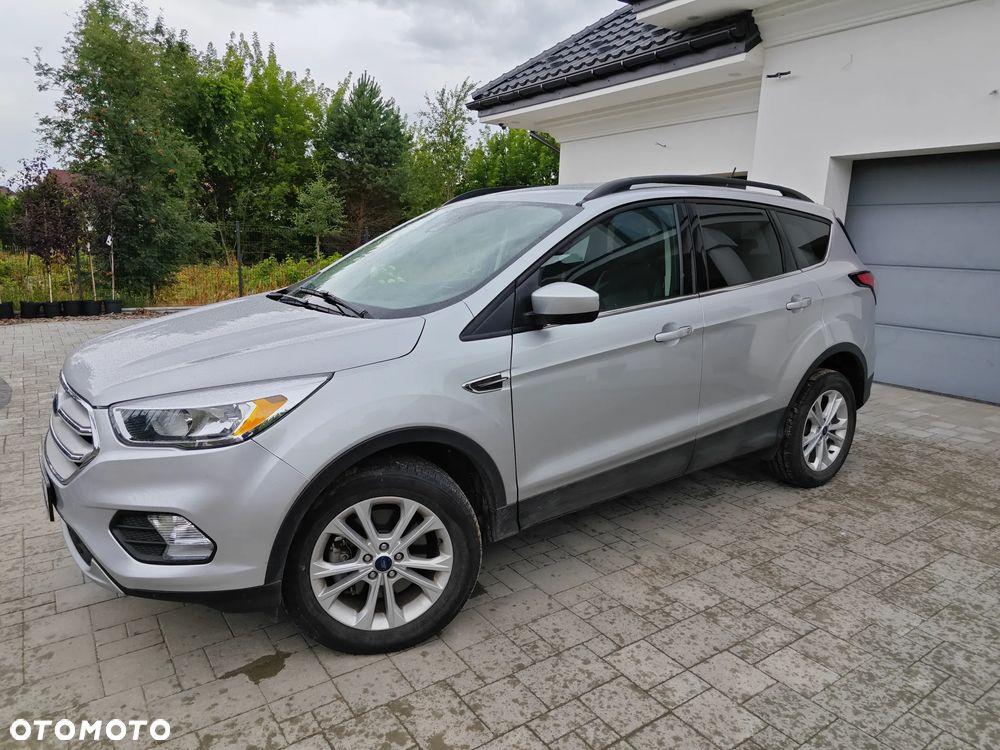 Ford Kuga 1.5 EcoBoost 4WD Titanium - 1
