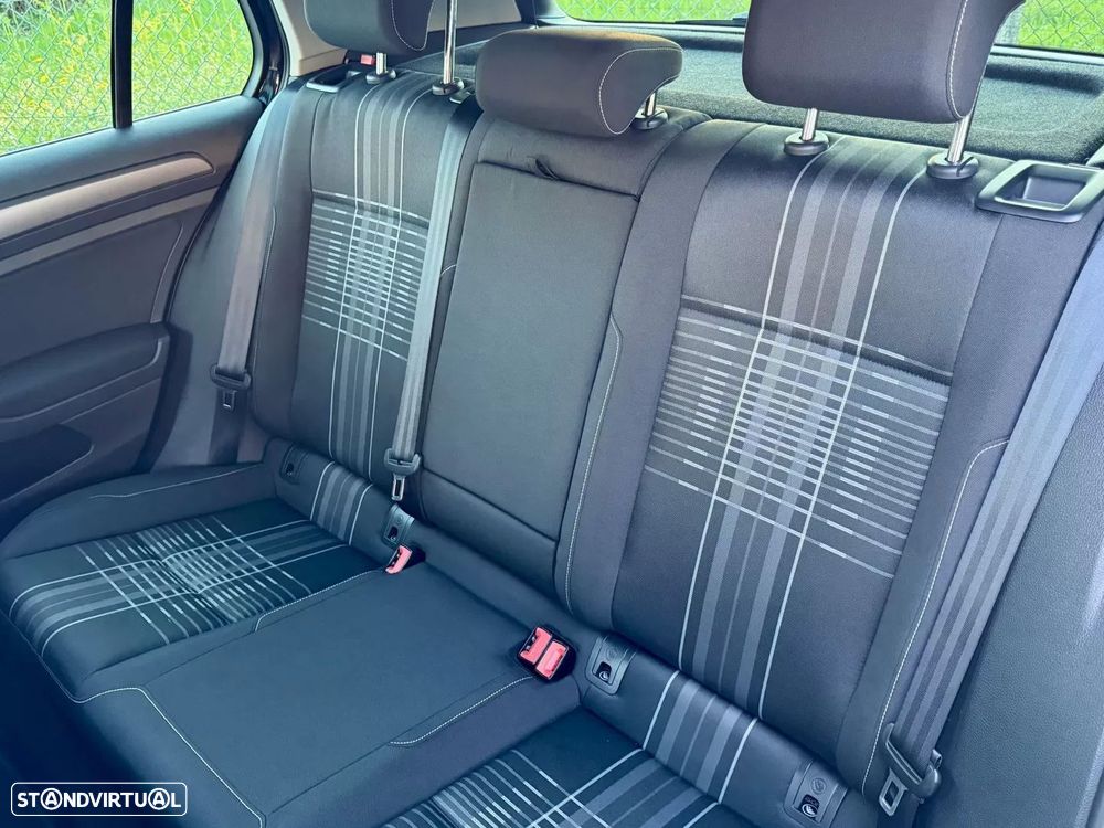 VW Golf 2.0 TDI Highline DSG - 20