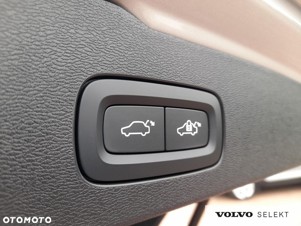 Volvo V60 B4 B Plus Dark - 22