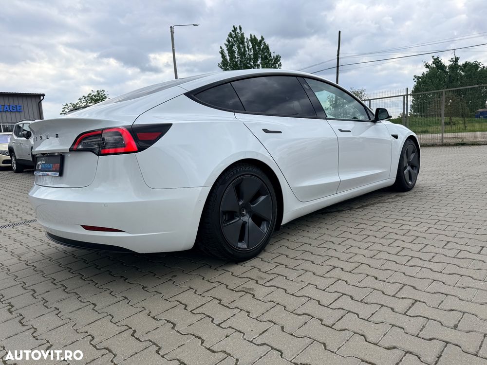 Tesla Model 3 - 5