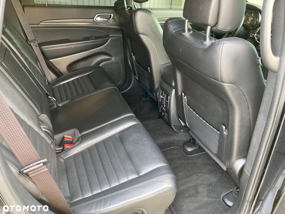 Jeep Grand Cherokee - 16