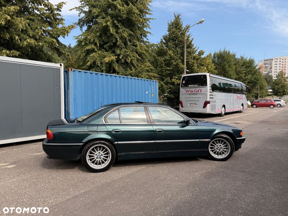 BMW Seria 7 740i - 1
