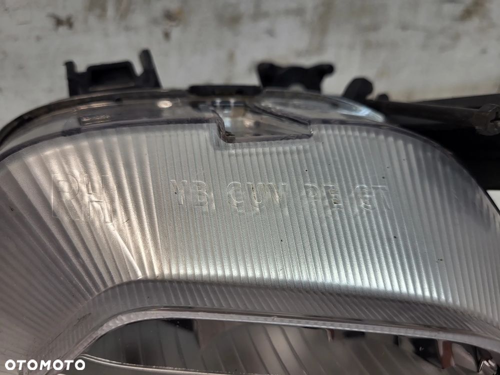 Kia Stonic Halogen prawy LED - 2