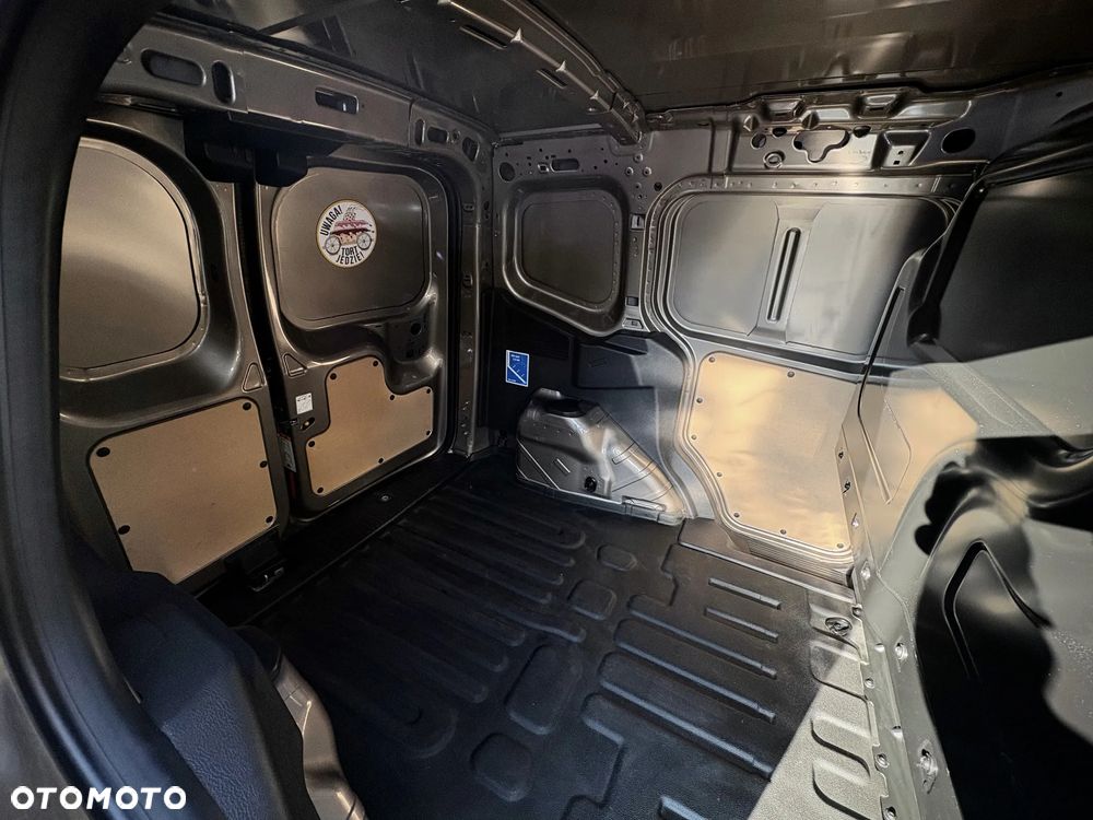 Ford Transit Courier - 11