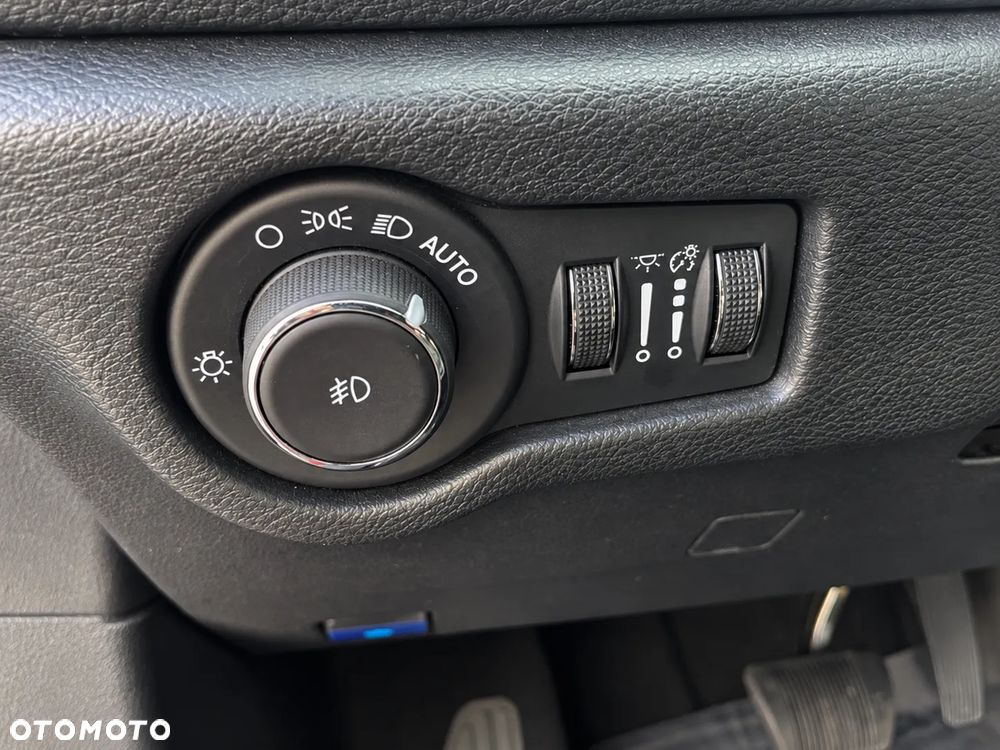 Chrysler Pacifica - 13