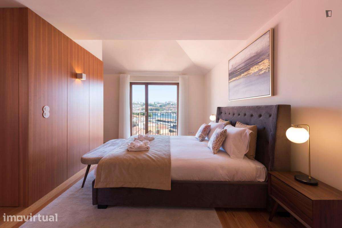 Apartamento com 2 quartos - localizado em Miragaia Porto - Grande imagem: 2/27