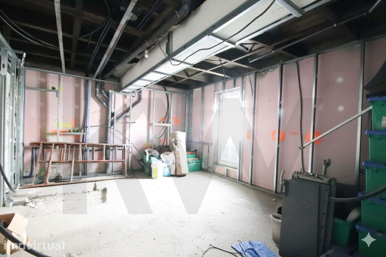 Moradia T3 para reabilitar com jardim e garagem em Jovim - Grande imagem: 3/19
