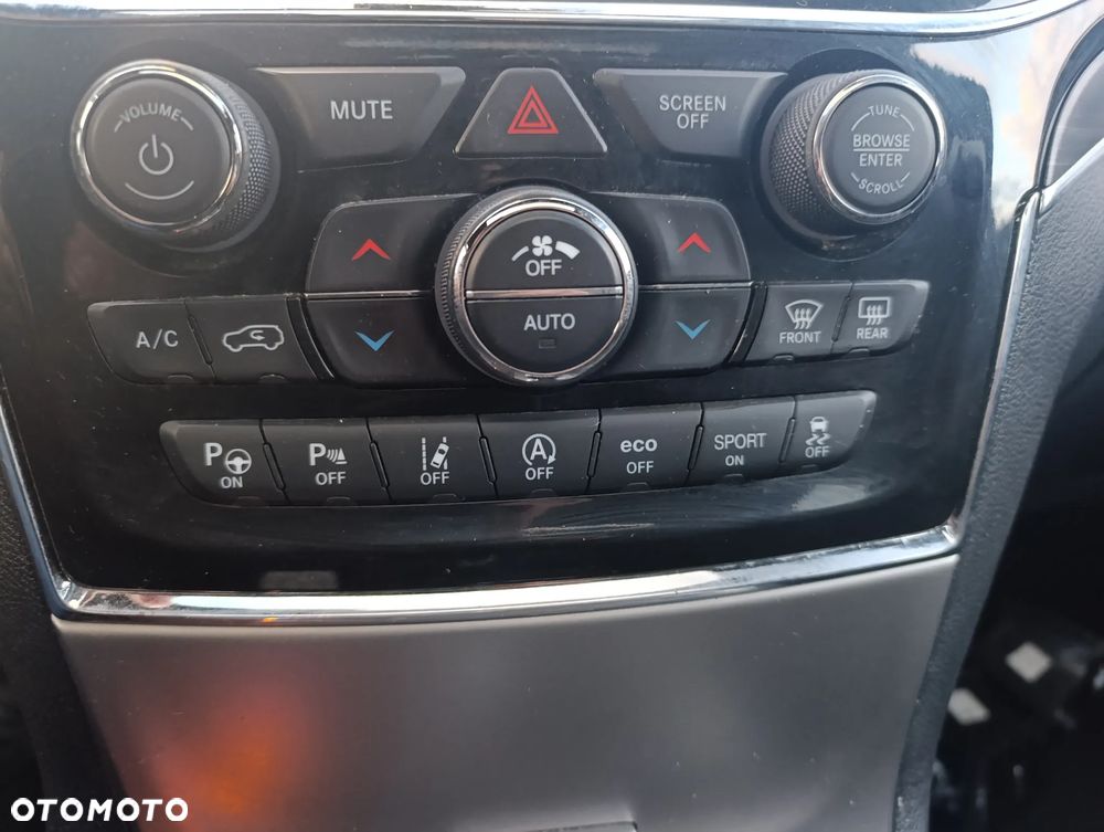 Jeep Grand Cherokee - 34