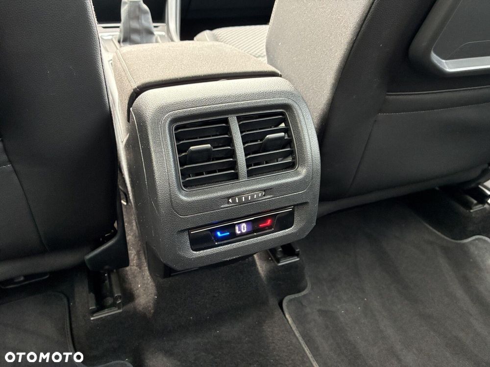 Volkswagen Touran - 27