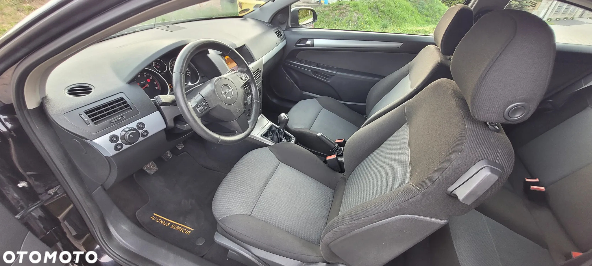 Opel Astra GTC 1.6 - 6