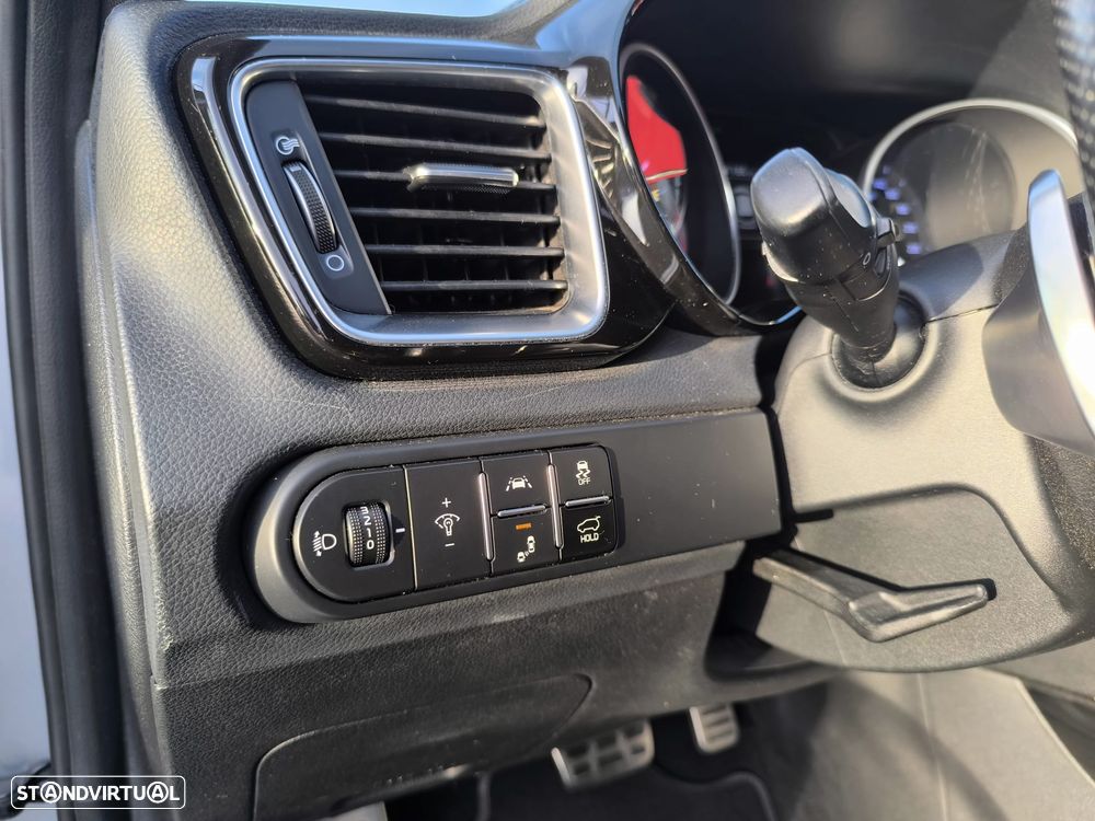 Kia Ceed 1.6 CRDi GT Line 7DCT - 40