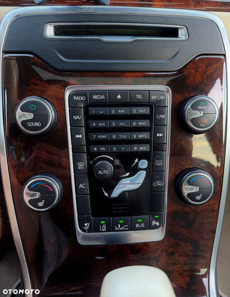 Volvo XC 70 - 8