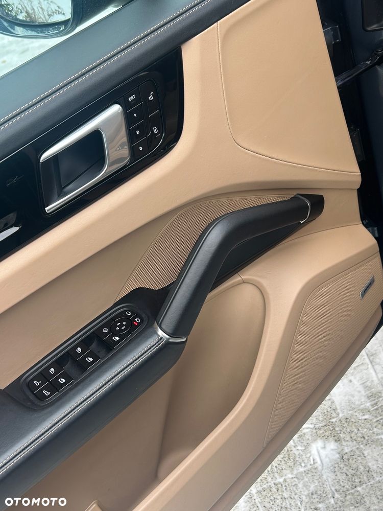 Porsche Cayenne S - 22