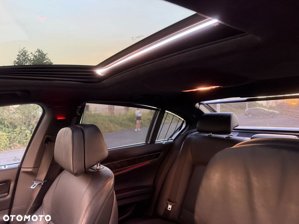 BMW Seria 7 - 26