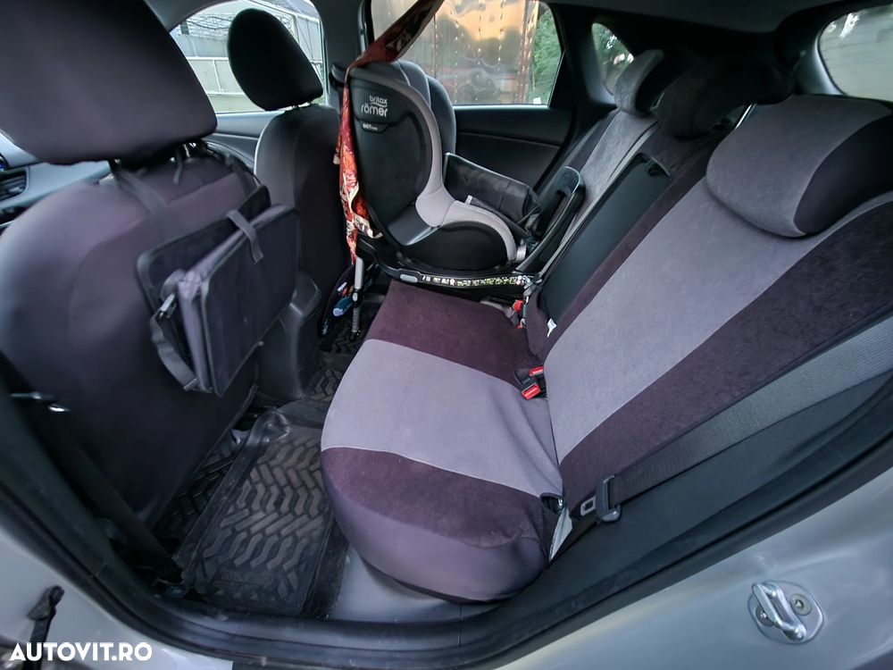 Hyundai i30 1.4 100CP 5DR M/T Highway - 16