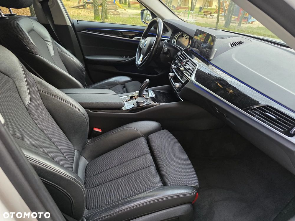 BMW Seria 5 520d Sport Line - 10