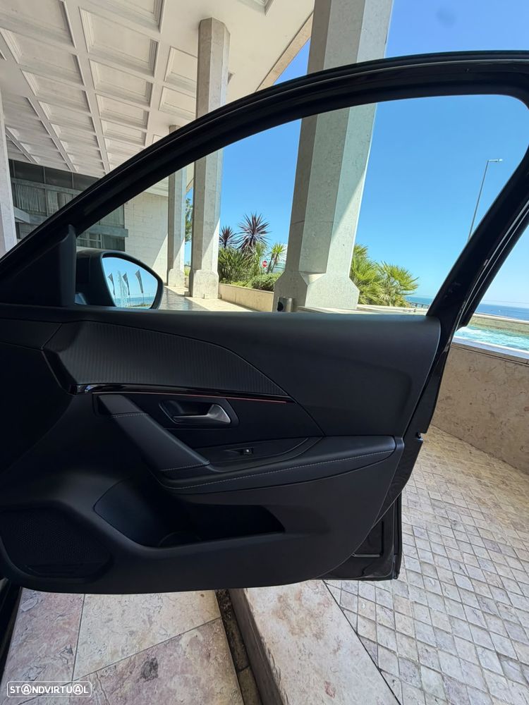 Peugeot e-208 GT - 13