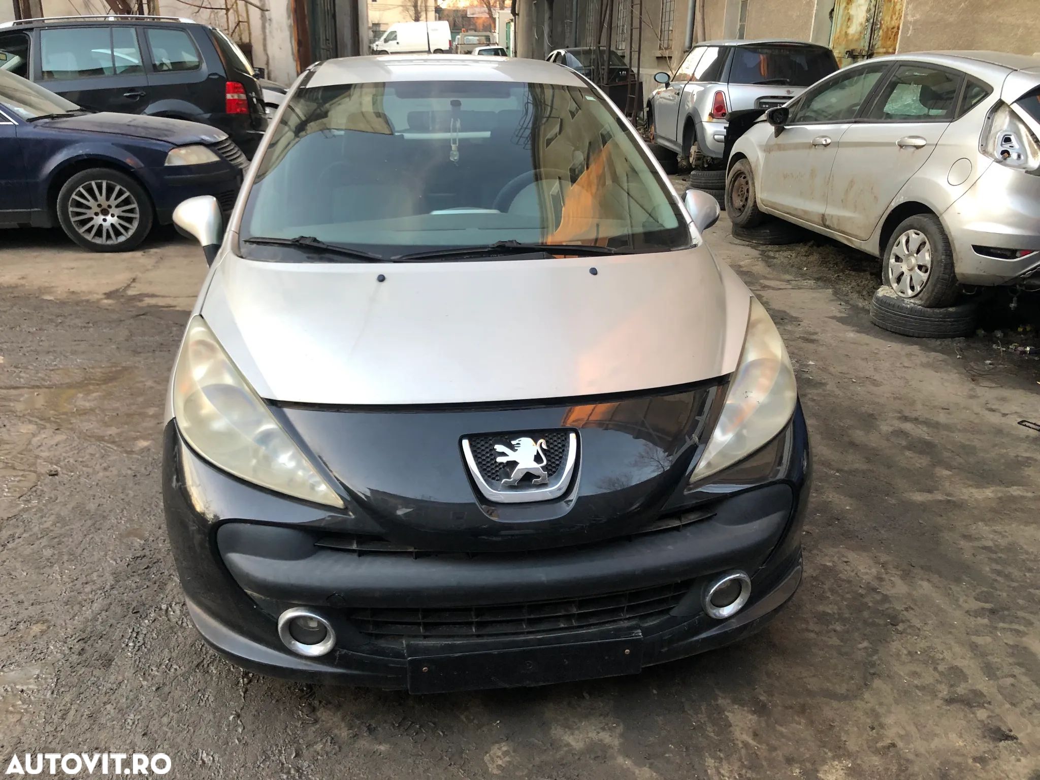 Dezmembrez Peugeot 207 1.4 benzina 2006 - 1